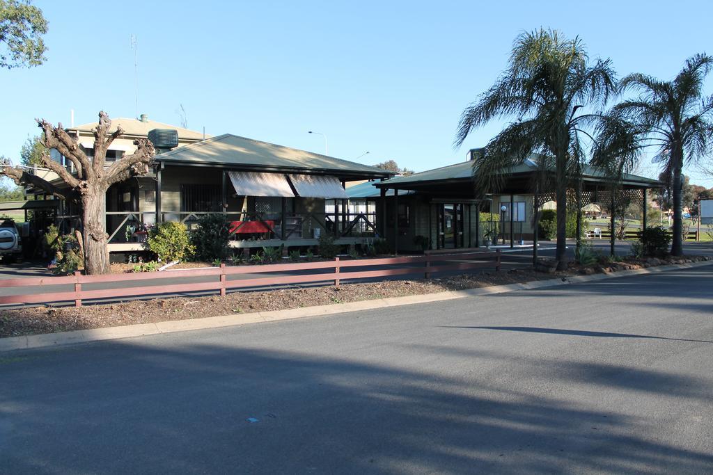 Lake Forbes Motel Dış mekan fotoğraf