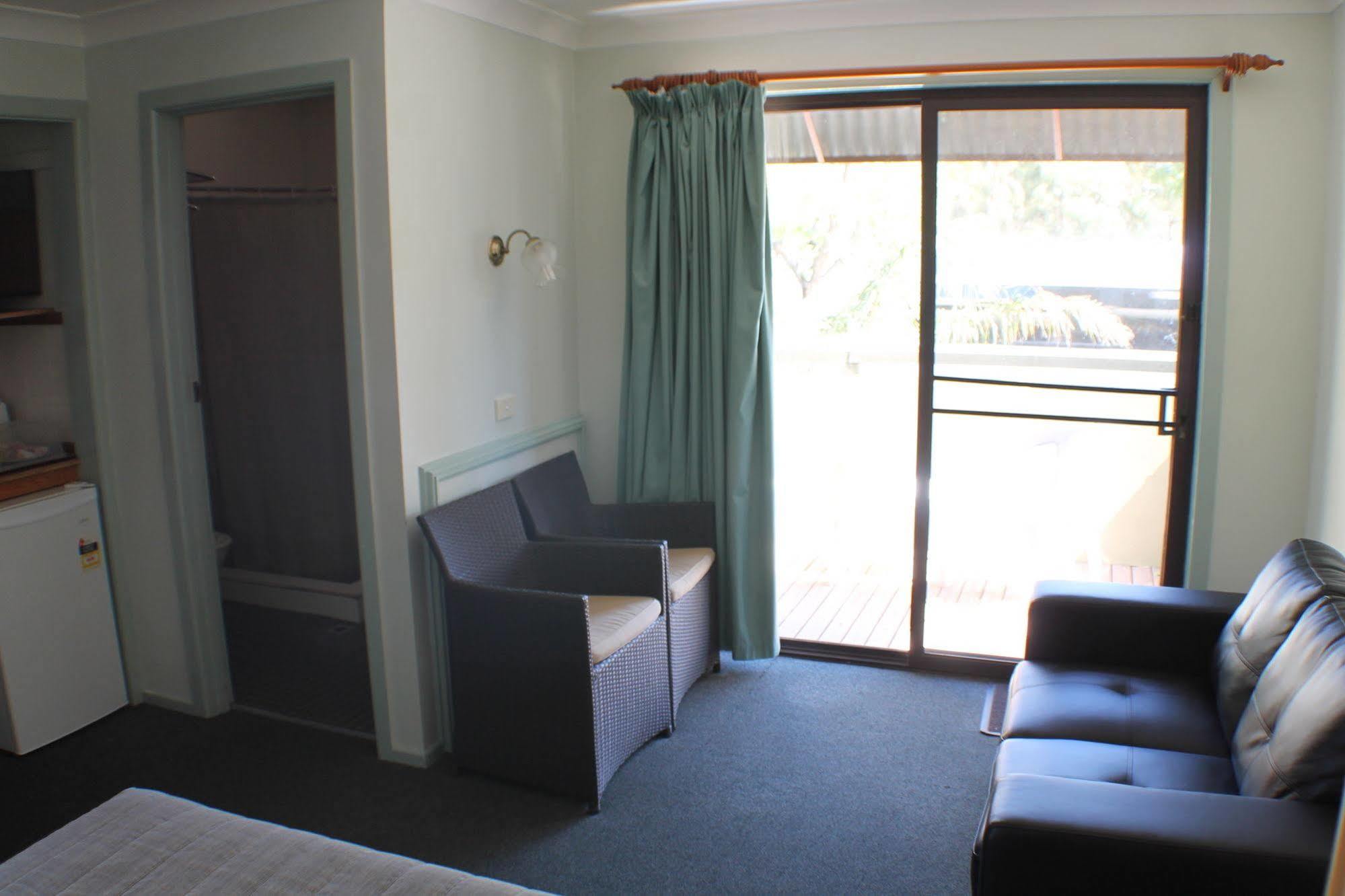 Lake Forbes Motel Dış mekan fotoğraf